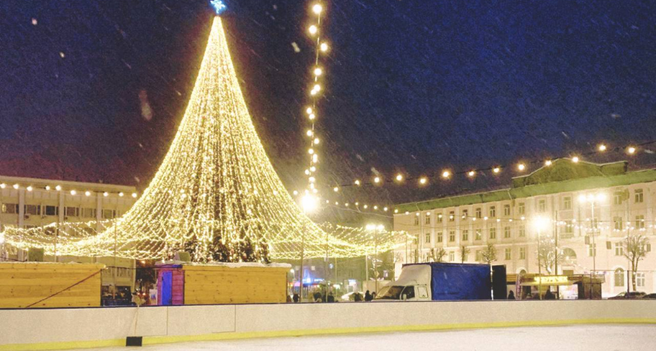 Каток открылся на площади Ленина в Йошкар-Оле: сколько стоит покататься