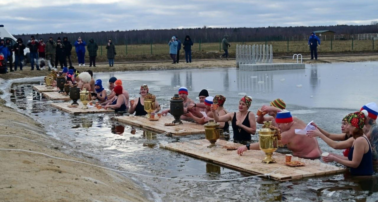 Житель Козьмодемьянска попал в Книгу рекордов России за чаепитие в ледяной проруби