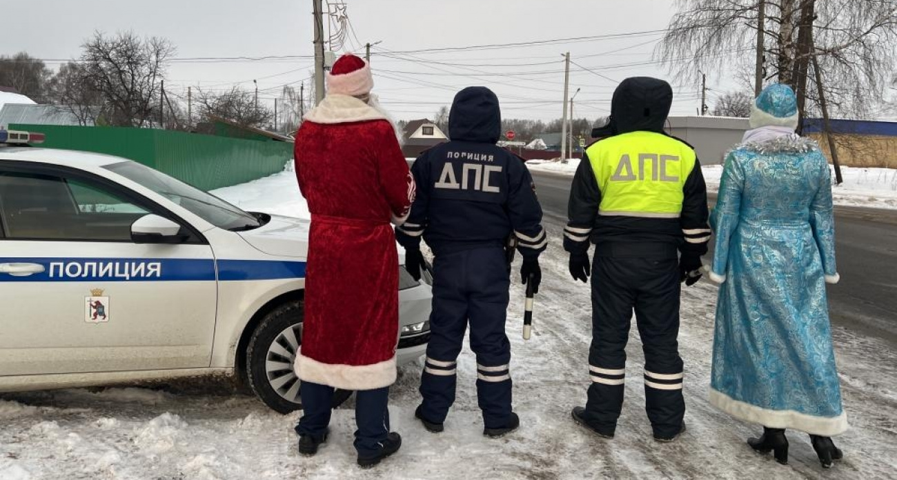 Дед Мороз и Снегурочка выйдут в рейды с автоинспекторами Волжска