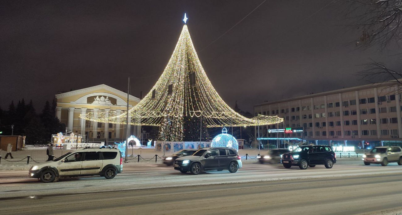 Как украсили Йошкар-Олу к Новому Году: фоторепортаж с праздничных улиц