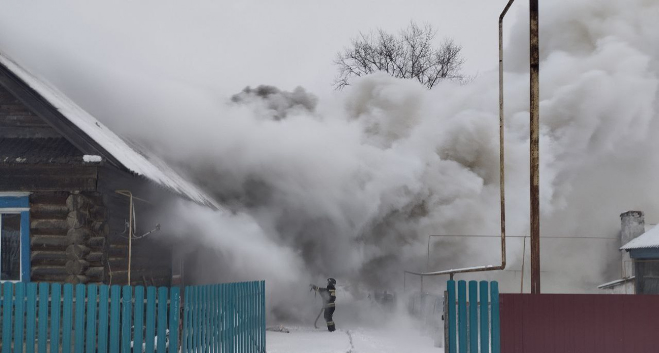Пепелище осталось от жилого дома в Морках