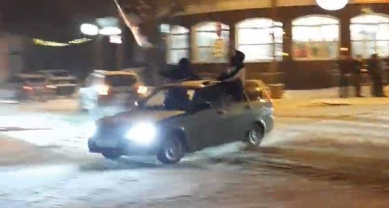 В Йошкар-Оле вычислили машину, из которой запускали салюты на дороге