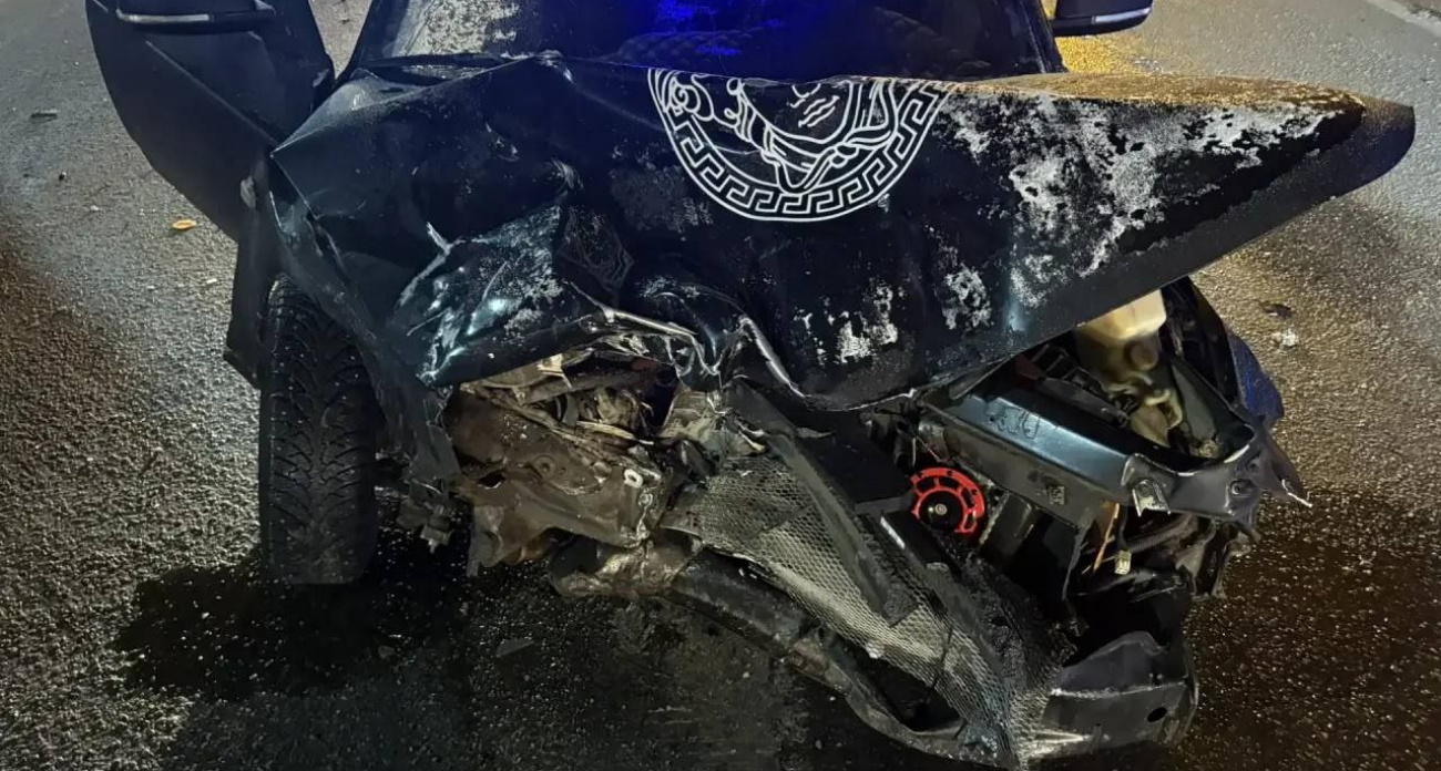 Две легковушки не поделили дорогу в Волжском районе: человек в больнице