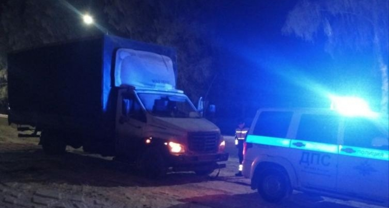 Грузовик застрял без топлива на темной дороге в Горномарийском районе