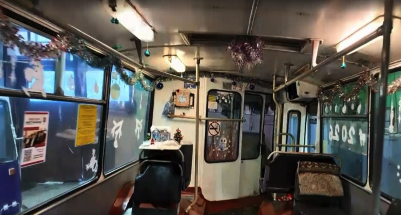 Йошкар-Олинские троллейбусы засияли гирляндами к Новому году