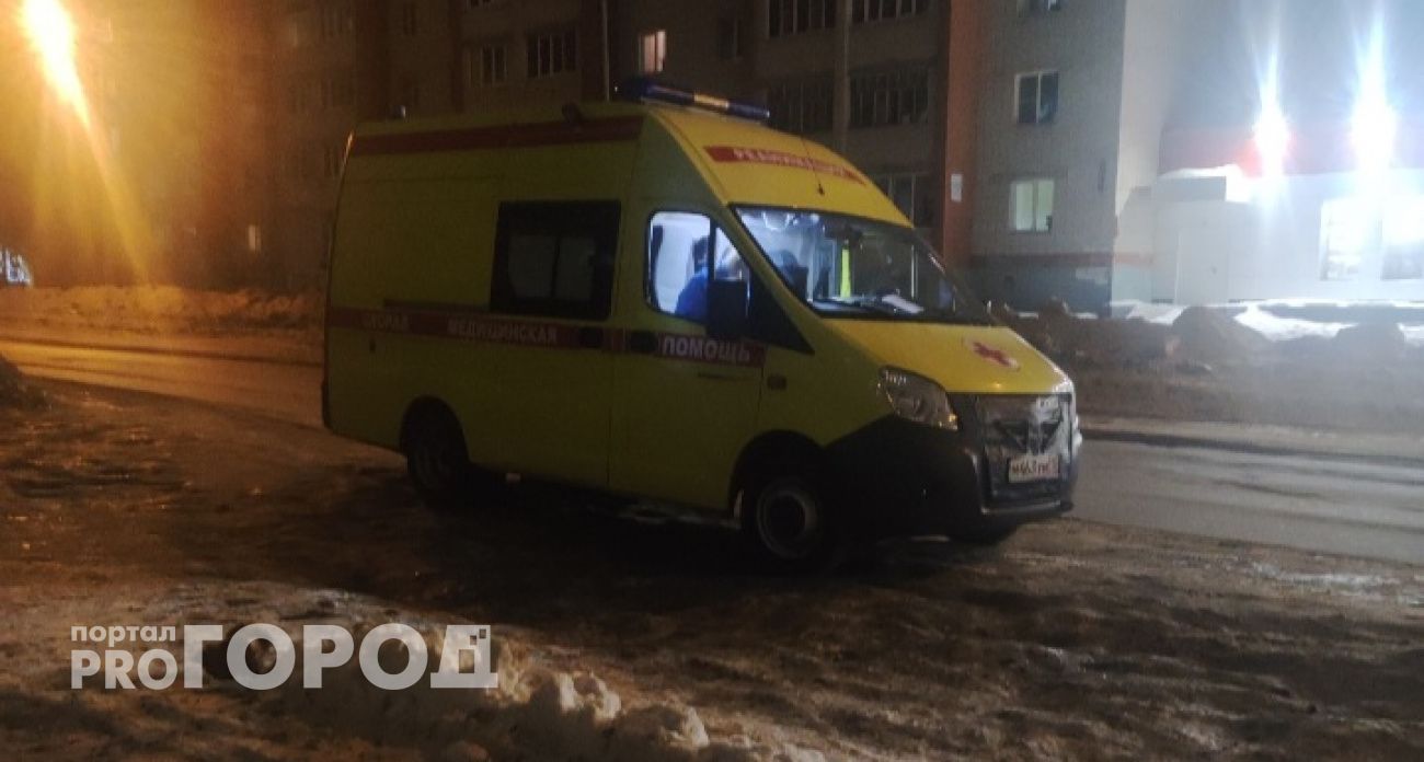 Женщину с подростком снесла иномарка, когда они переходили дорогу по зебре в Йошкар-Оле