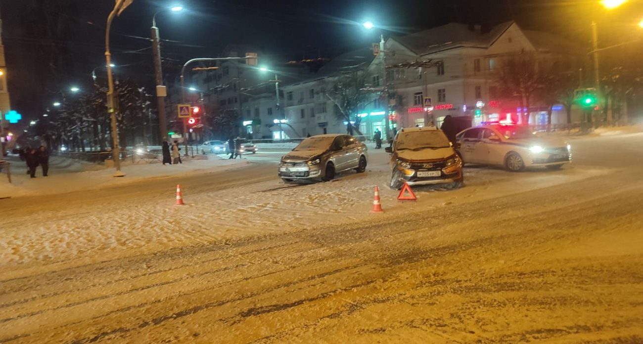 Женщина получила повреждения в результате столкновения с Ладой Гранатой