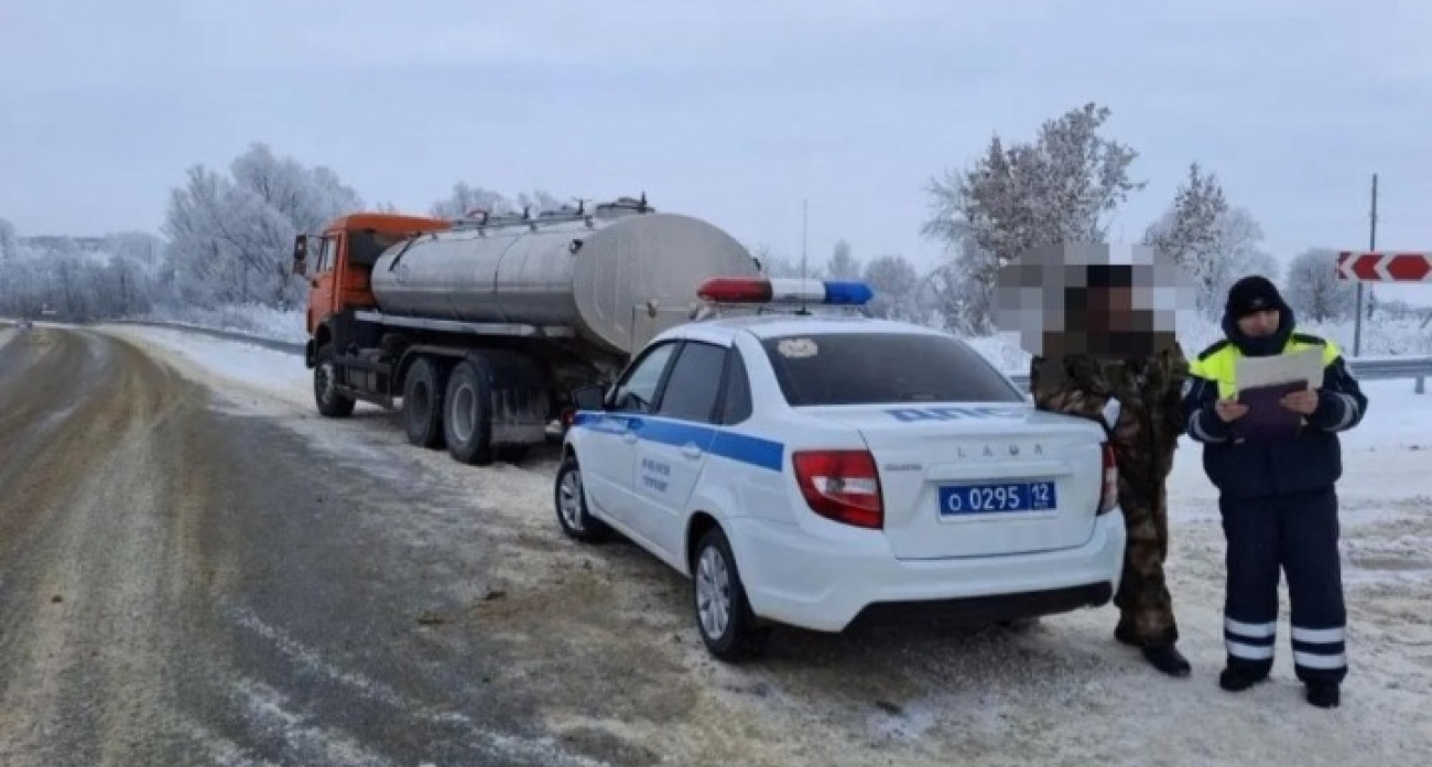 Пьяного водителя грузовика с трудом остановили на трассе в Сернурском районе