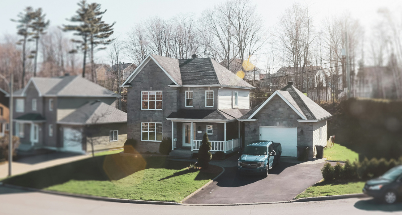 Почему в Америке нет ни одного забора вокруг домов, а мы прячемся за бетонными стенами