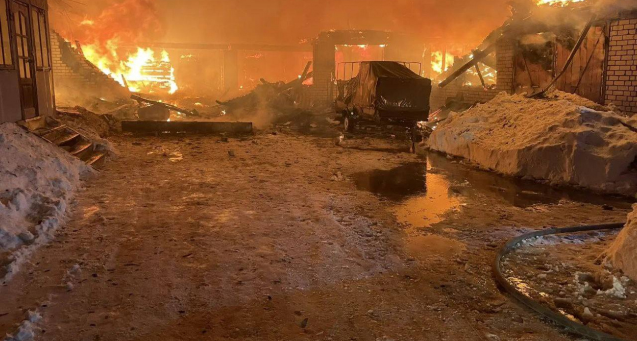 Производство полыхает в Волжске: пожар охватил 800 квадратных метров