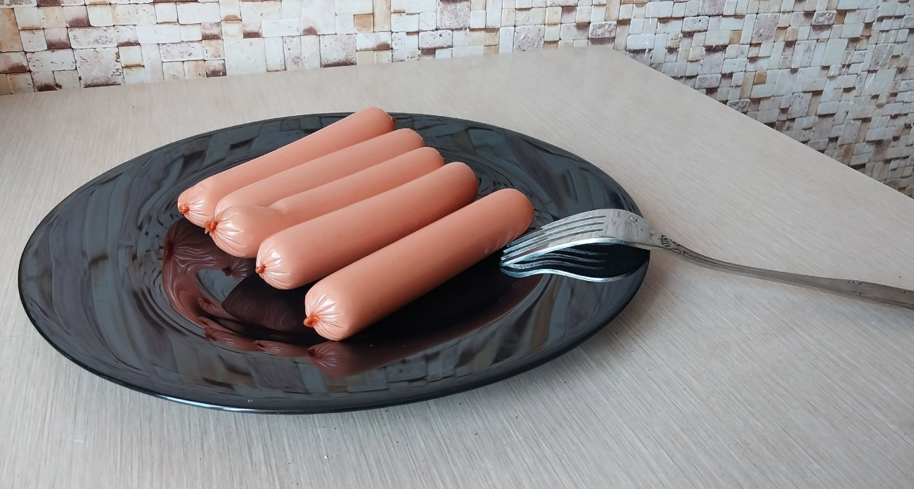 Вопрос закрыт: есть ли в колбасе и сосисках настоящее мясо