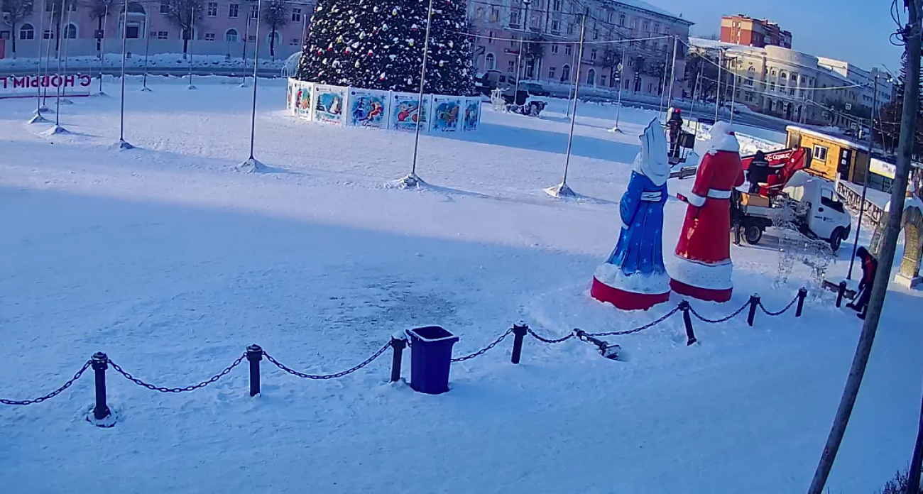 В Йошкар-Оле начали разбирать главную новогоднюю елку