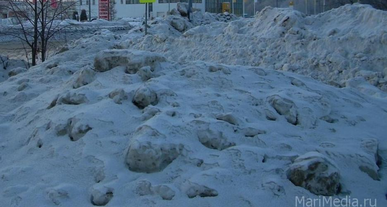 Прокуратура выявила 11 нарушений: йошкар-олинские УК получили представления за снежный коллапс во дворах