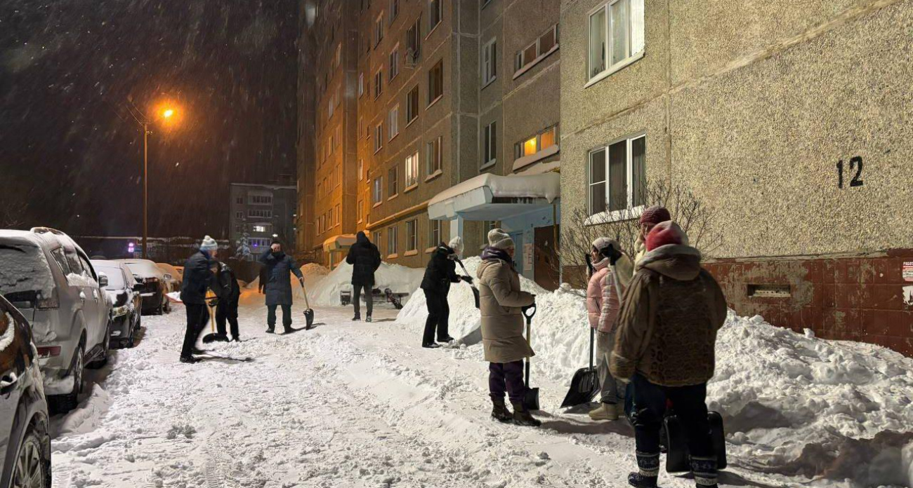 Йошкаролинцы сами расчистили снег всем двором, чтобы не дожидаться технику
