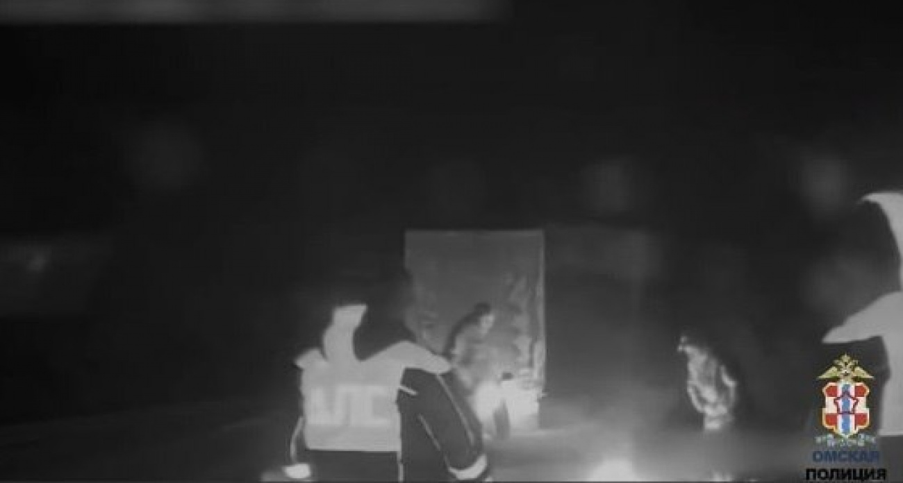 Дальнобойщик из Марий Эл разводил костер на трассе в Омске, чтобы выжить