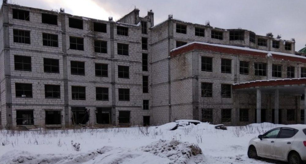 Недострой возле детской поликлиники в Йошкар-Оле снова выставили на продажу за 452 млн рублей
