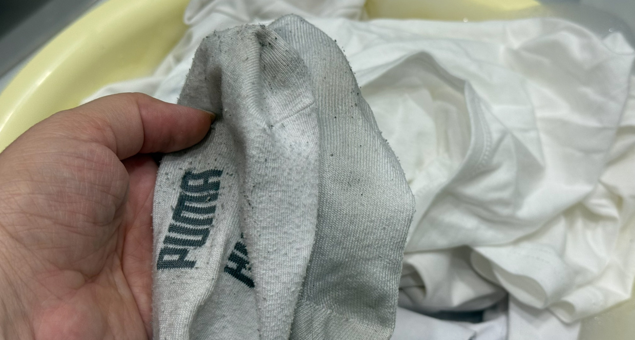 Белое белье заблестит белее белого: этот раствор за три копейки решает проблему на раз-два