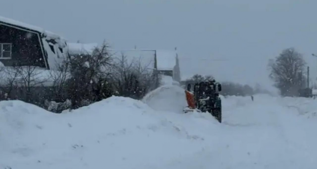 Рекордные 95 мм осадков: 72 единицы техники сражаются со снежным апокалипсисом в Йошкар-Оле