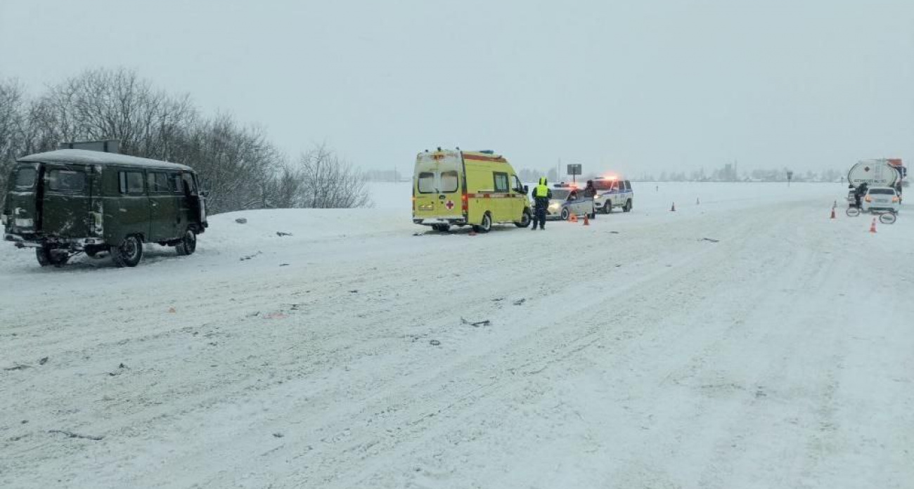 Два человека пострадали в аварии с грузовиком на трассе Медведевского района