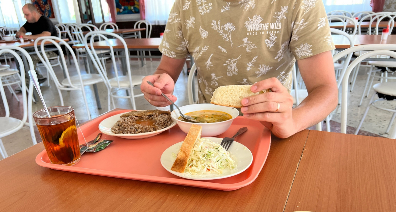 Можно ли пить воду сразу после еды: точка в вопросе