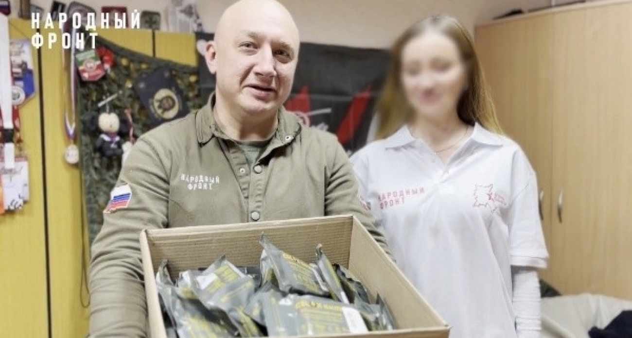 Жительница США приехала в Марий Эл с особыми пакетами для фронта, которые останавливают кровь за минуту