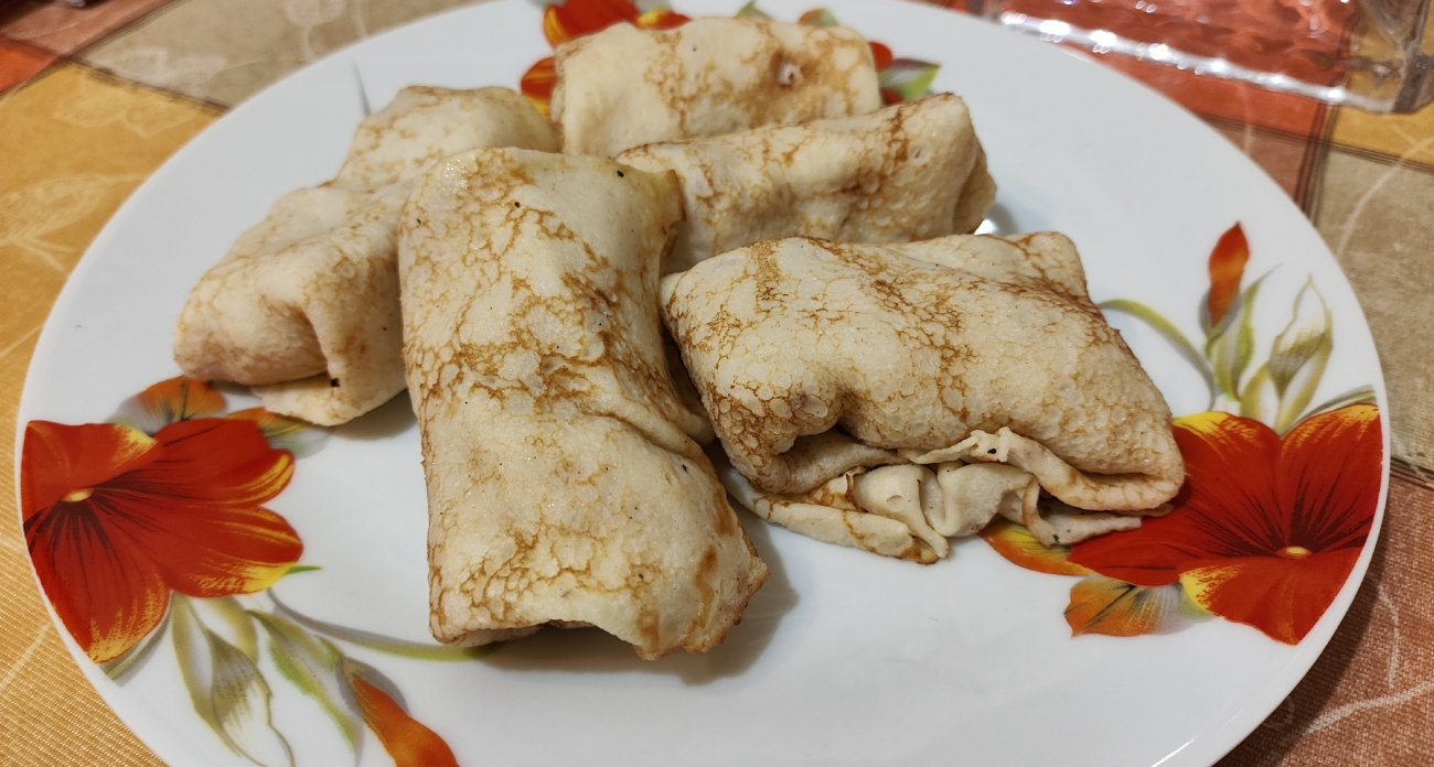 Не мясо, не грибы и не овощи: идеальная начинка для блинов на Масленицу