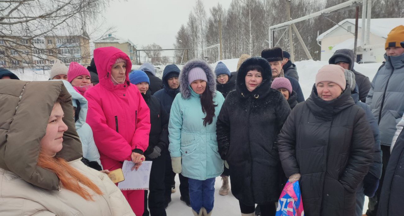 Школа в Пекшиксоле оказалась на грани распада из-за скандала между одной из мам с учителями: дошло до Министерства