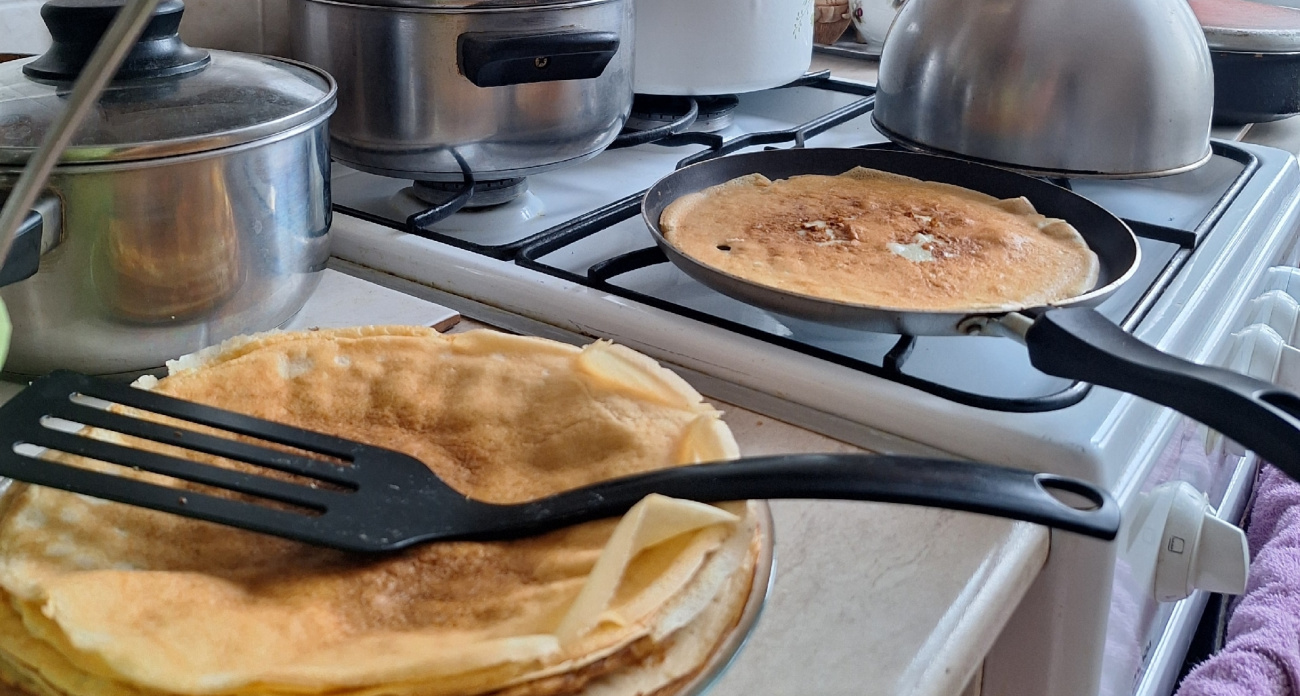 Блины на Масленицу делаю по старинному рецепту: тесто тает во рту, а удача остается на весь год вперед