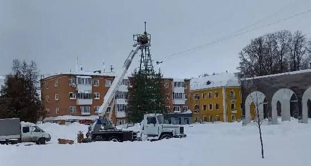 В Волжске разобрали главную городскую елку