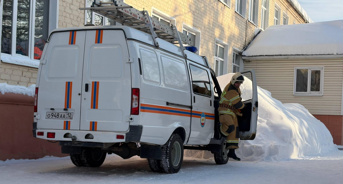 Один пострадавший в ДТП в Медведевском районе: спасатели оперативно прибыли на место аварии