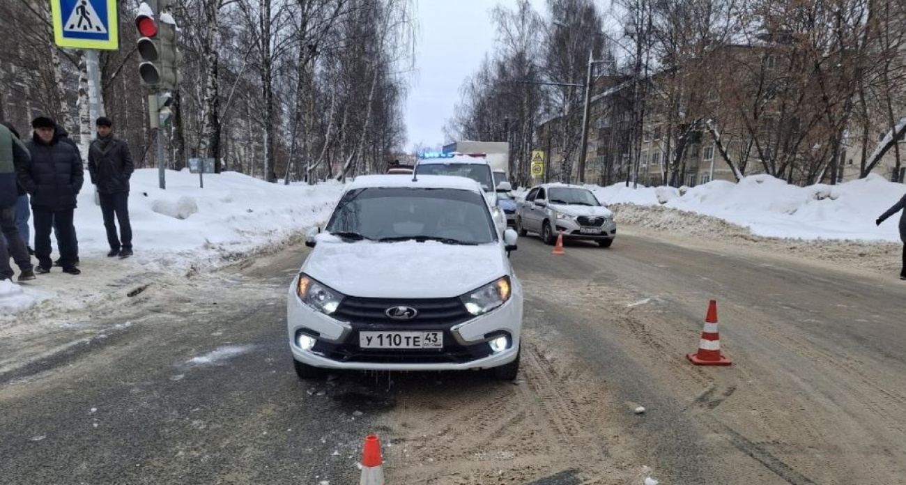 Легковушка протаранила 17-летнего подростка на переходе в Йошкар-Оле