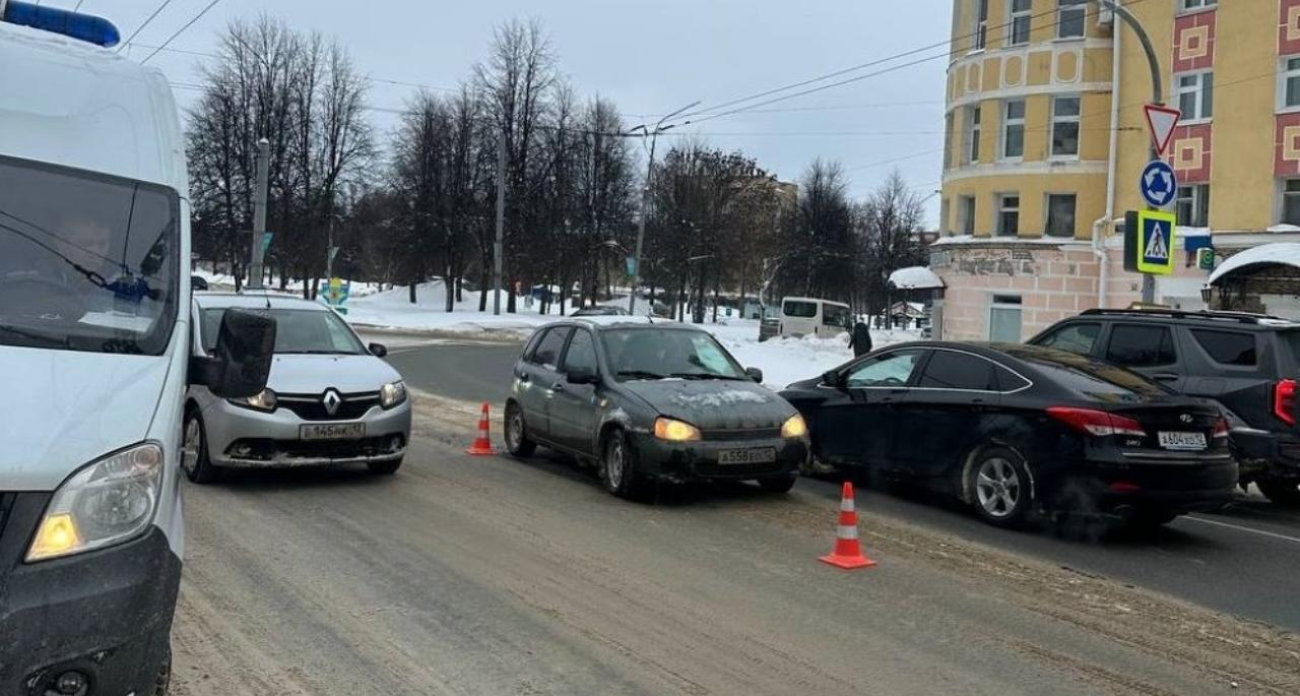«Лада Калина» сбила 34-летнюю женщину на пешеходном переходе в центре Йошкар-Олы