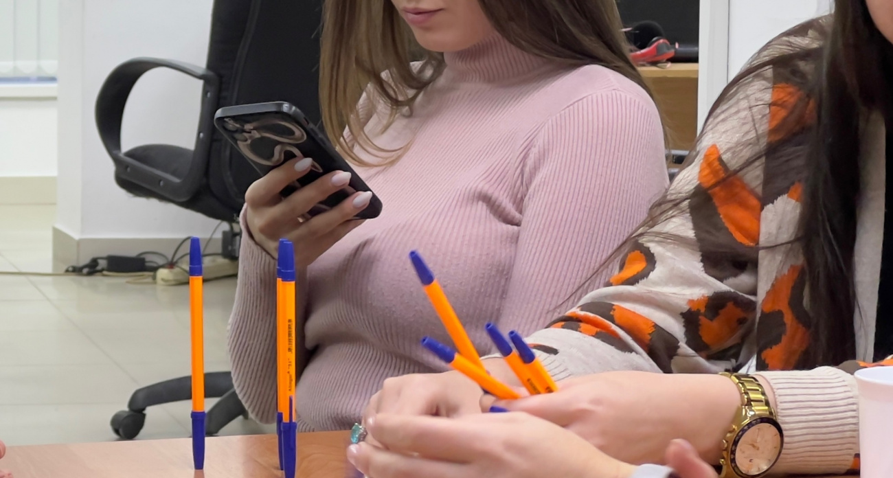 Все тайно ненавидят вас за одежду этого цвета на работе: это не розовый