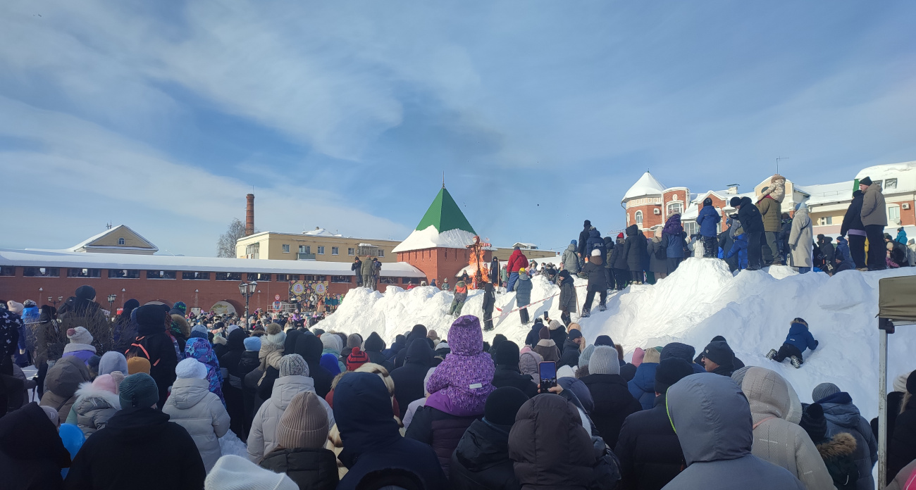 Йошкаролинцы в Кремле сожгли чучело Масленицы