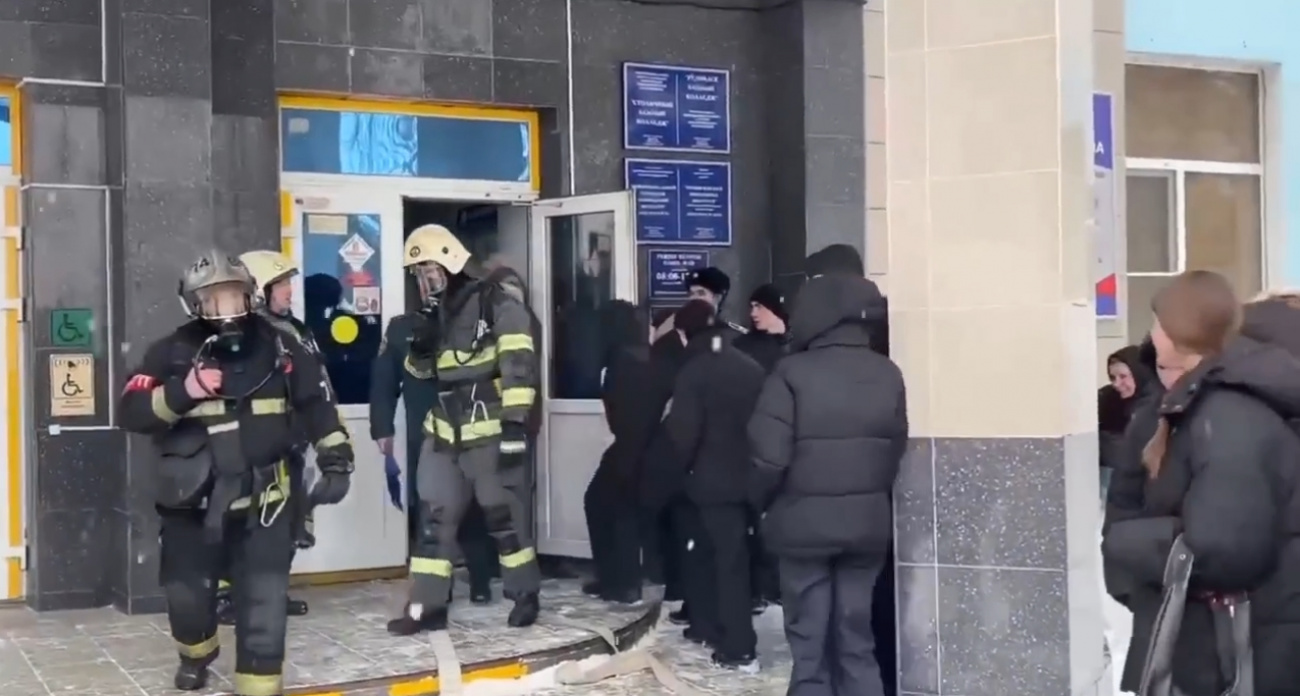 Пожарные с сиренами съехались к одному из йошкар-олинских институтов