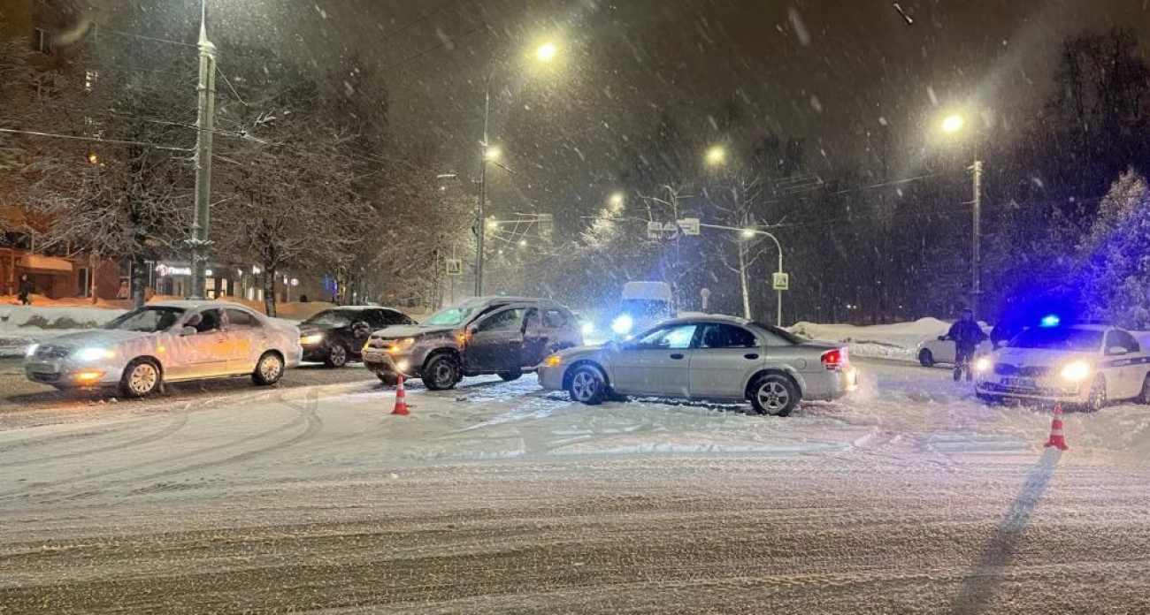 Три пострадавших за сутки: в Марий Эл водители теряют управление на скользких дорогах