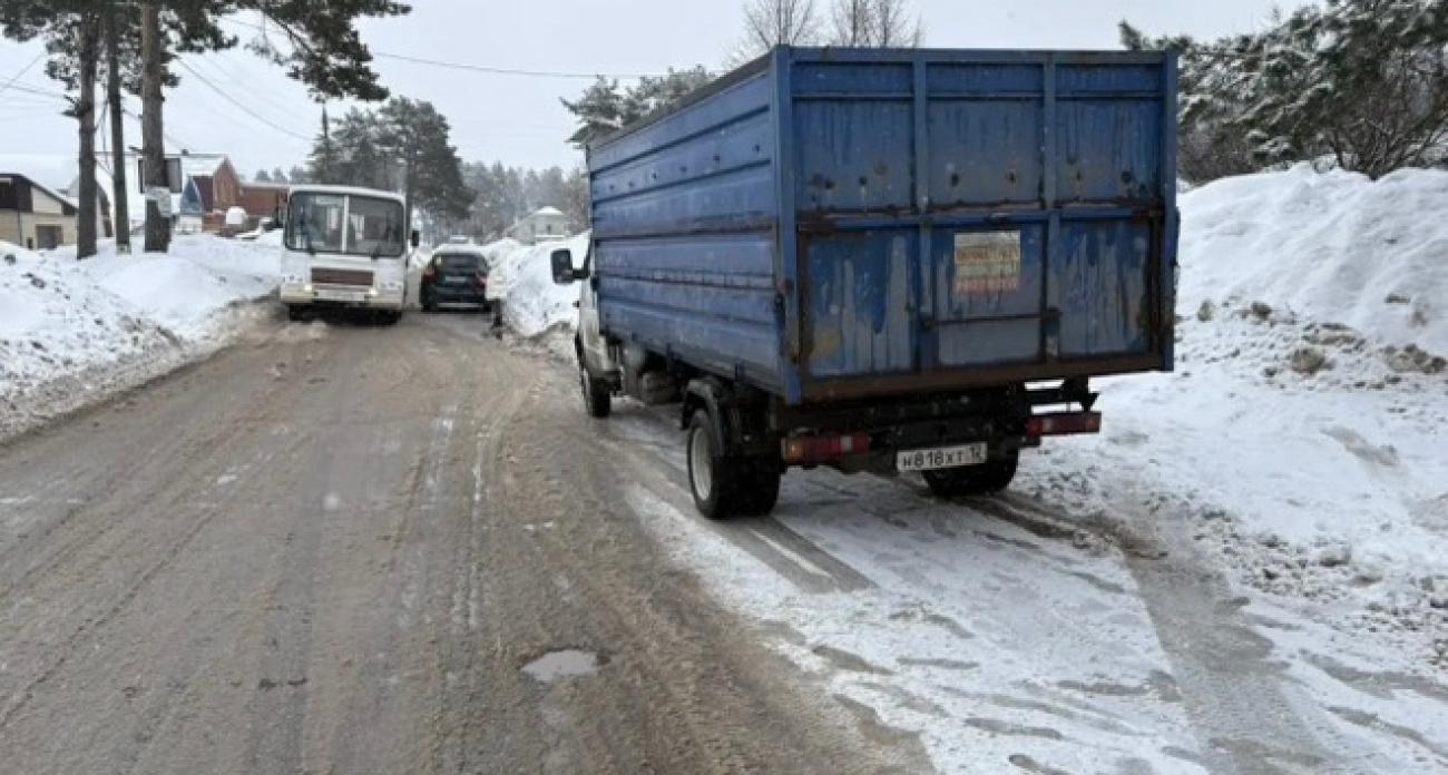 Двух человек увезли в больницу с места утренней аварии в Волжске