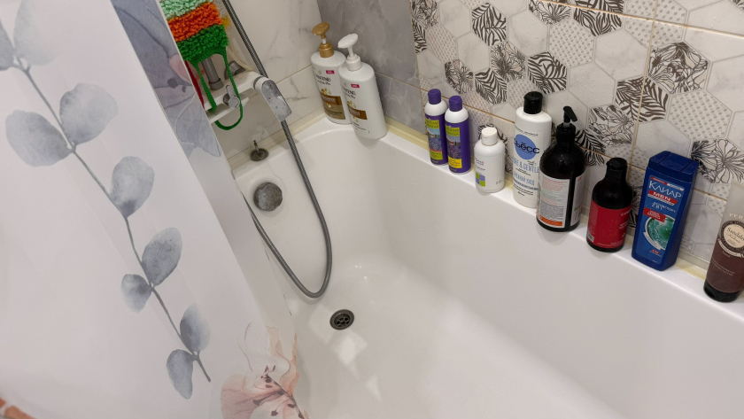 Стоит три копейки, а отмывает профессионально: с этим средством душ и ванна начнут сиять