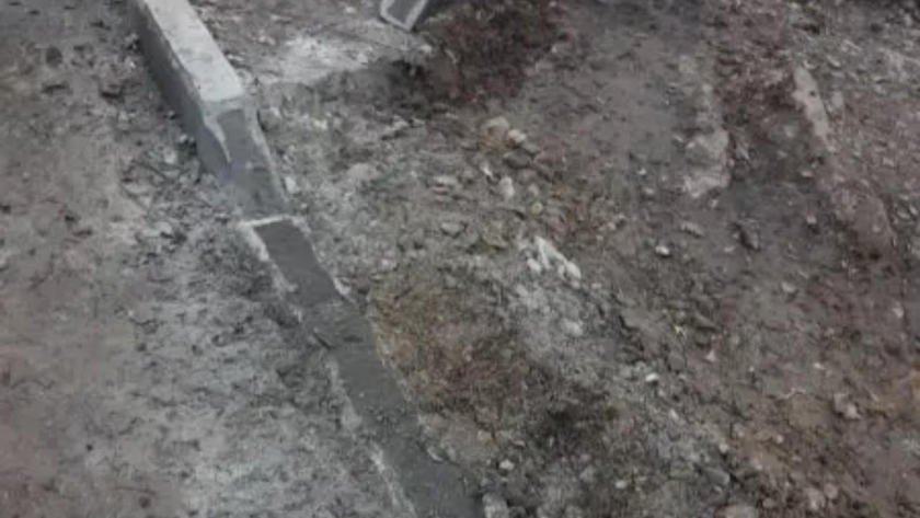 Житель Йошкар-Олы спилил новый бордюр болгаркой ради парковки на газоне