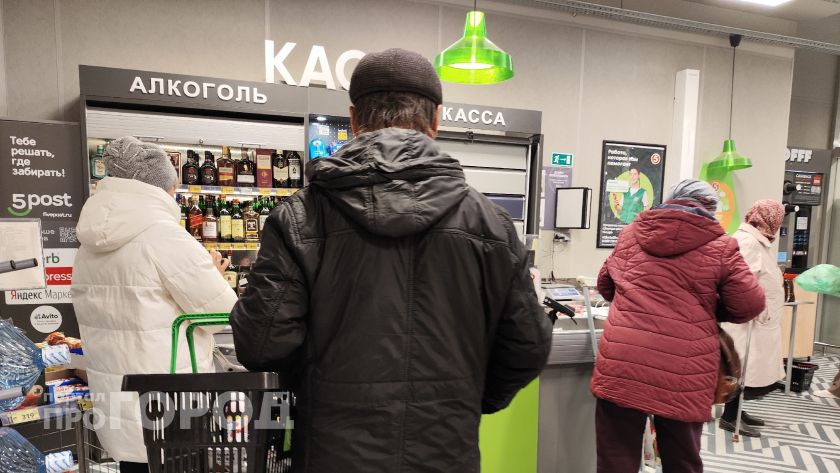 Житель Новоторъяльского района обнес магазин, но ему помешала тревожная конпка