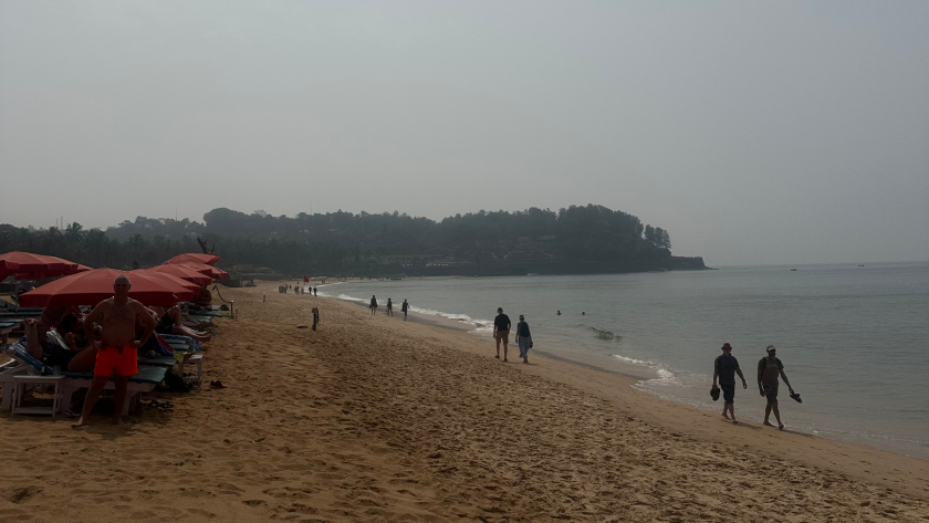 Море на этом популярном курорте тихо засасывает: россияне ломятся туда, как за пирожками