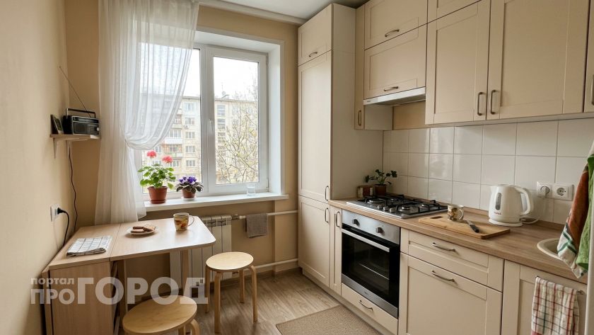 Маленькая кухня больше не проблема: делюсь простыми приемами, которые визуально добавляют лишние метры площади