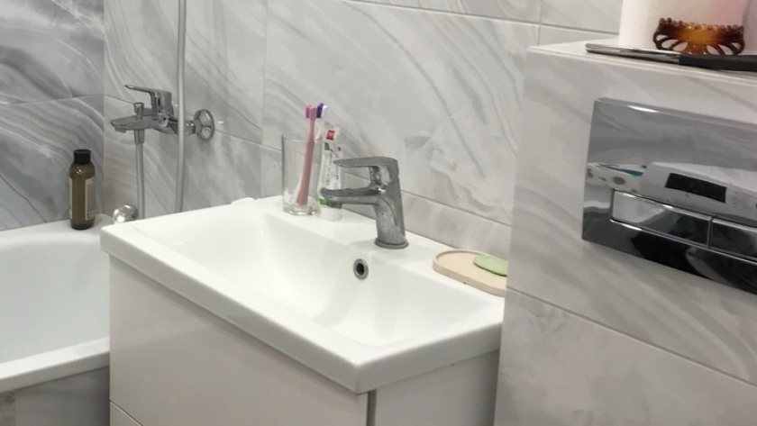 Чистить зубы щеткой больше не модно: все больше россиян переходят на более эффективное