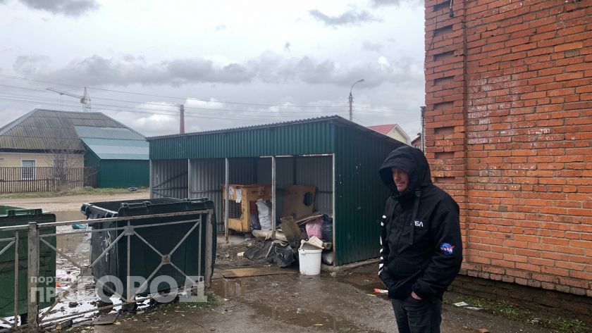 Мусор летает по всему двору, сборище выпивох: жители улицы Тельмана борются за чистоту и безопасность