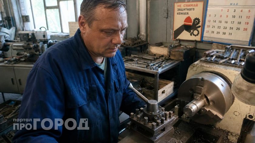 Дело не только в деньгах: почему рабочие бегут с заводов и с содроганием вспоминают жизнь у станка