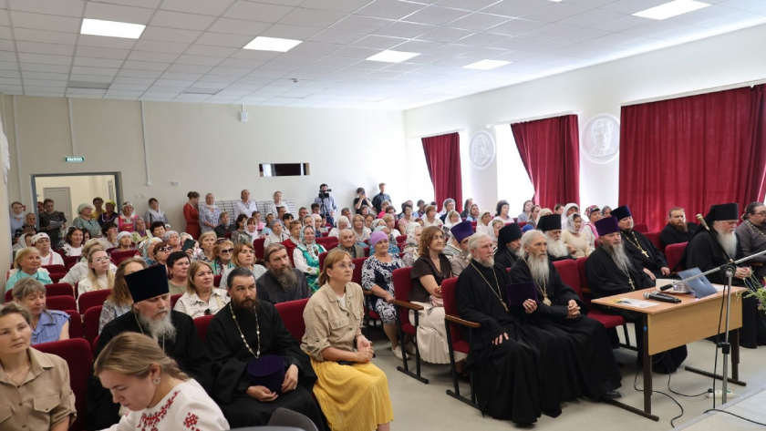 В селе Петьялы верующие получили в дар Библию на марийском языке