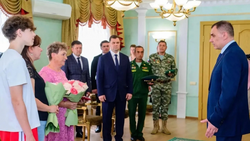 Путин наградил особым орденом погибшего сотрудника Пограничной службы ФСБ из Марий Эл: передали его семье