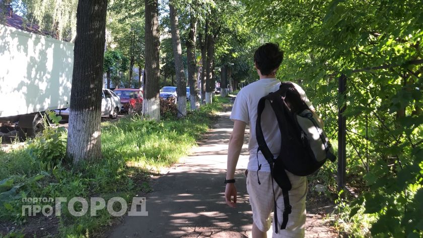 Знакомый обчистил банковский счет жителя Волжского района, пока тот спал