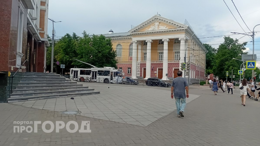 Угроза атаки БПЛА, перекрытие дорог и ремонт аэропорта: главные новости за 27 июля