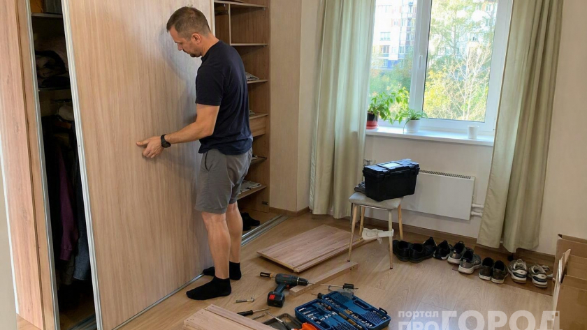 Массивные шкафы-купе остались в прошлом: компактная замена выглядит легче и удобнее в хранении вещей